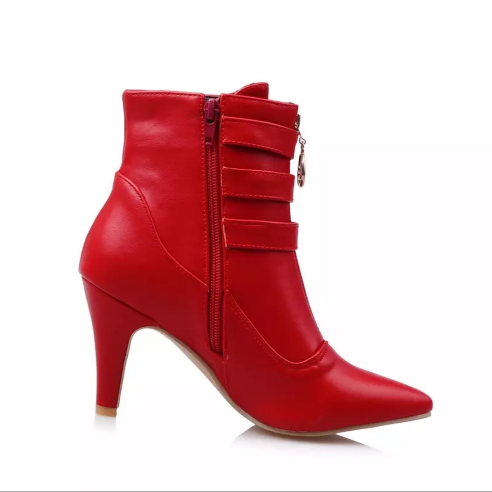 Boots - Picture 3 of 10
